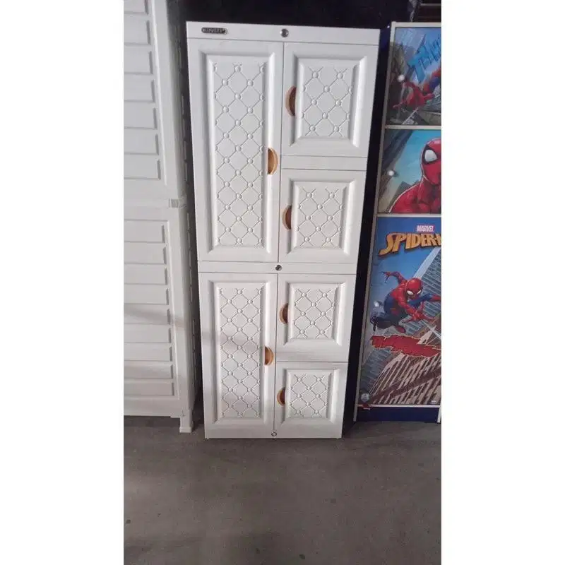 Lemari pakaian bekas masih mulus