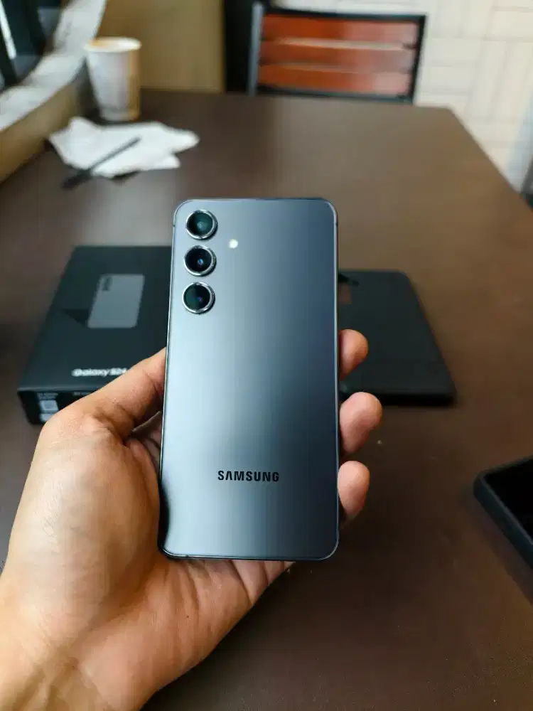 Samsung S24 8/256gb likenew