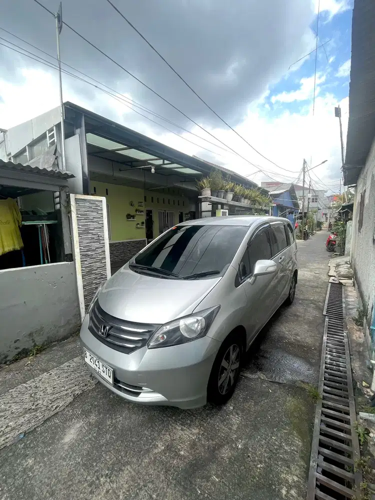 Honda Freed 2010 Bensin
