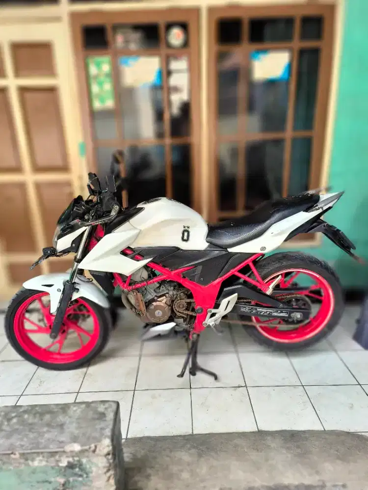 Cb 150 r  pajak on siap gas
