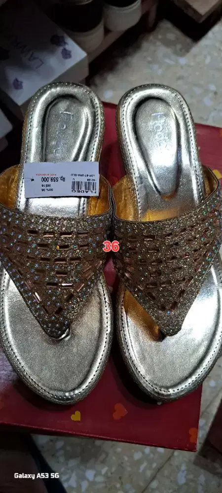 Sendal sepatu wanita