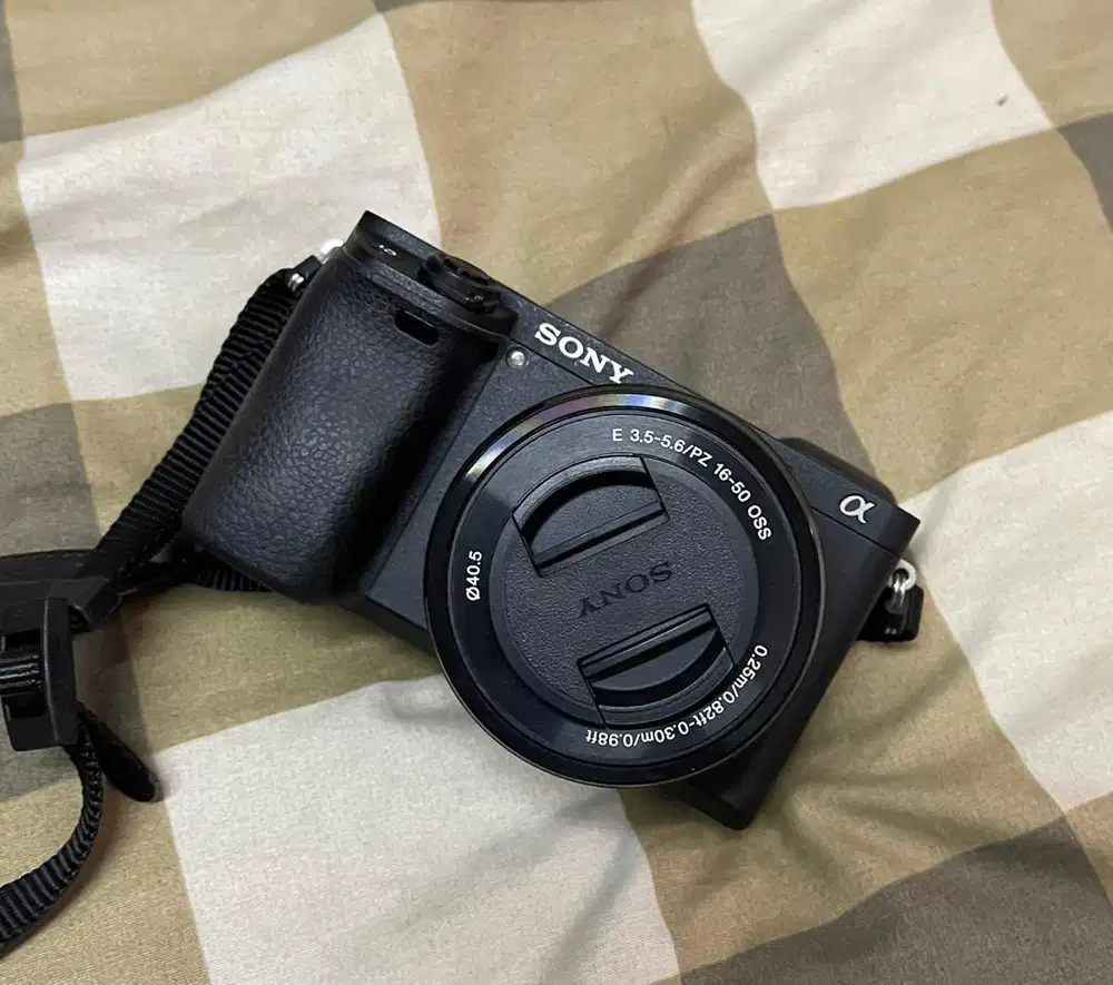 Sony A6300 + Lensa Kit 16-50mm (Second Like New)