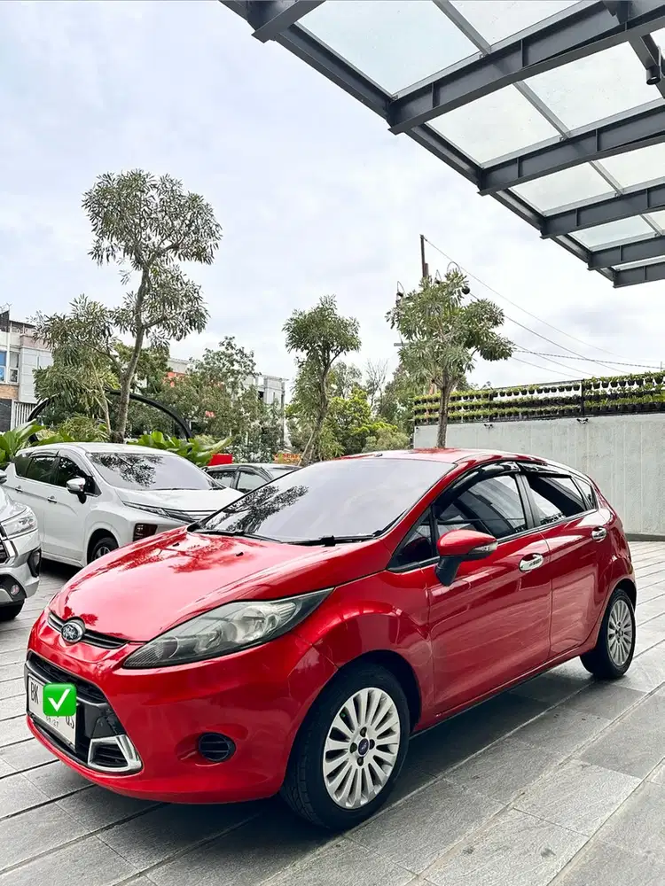 Ford fiesta 1.4 red automatic good condition