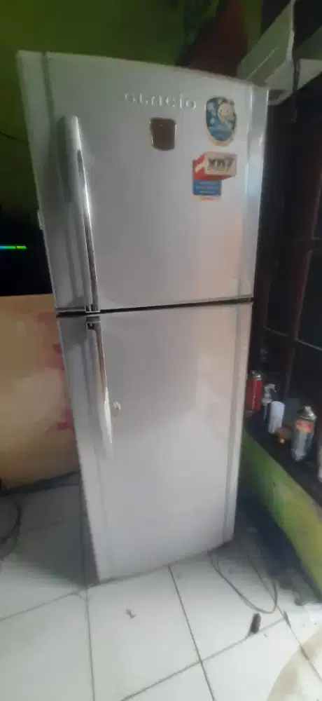 Kulkas 2 pintu Toshiba original GRATIS ANTAR