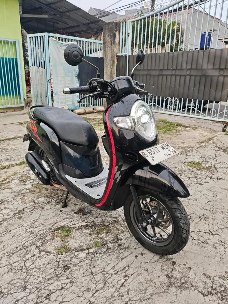 Salle .. honda scoopy 2018