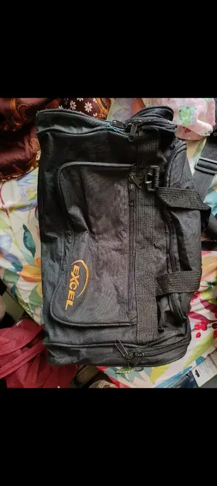 Dijual Travel Bag merk Excel ukuran 45x25x25cm.