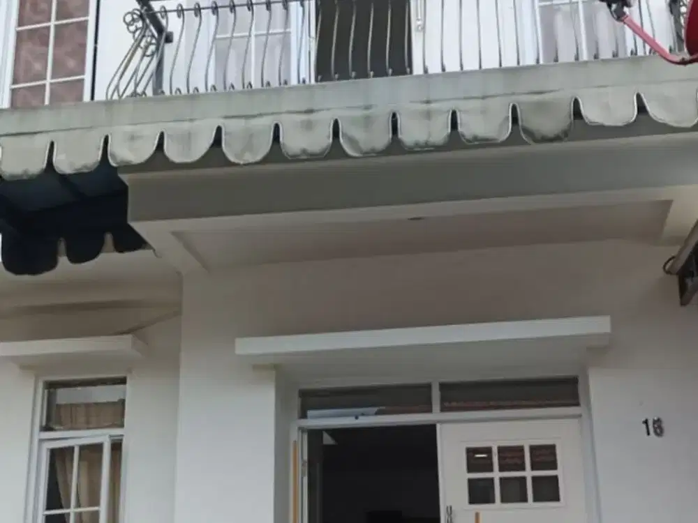 JUAL SEWA Rumah Mewah Murah SHM Semi Furnish nyaman di BANYAKSUMBA, KBP