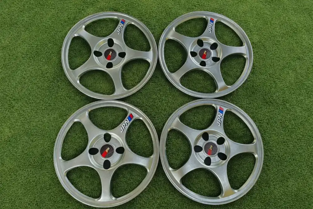 Wheeldop /Tutup velg mobil racing 
Untuk velg kaleng Ring 13-15