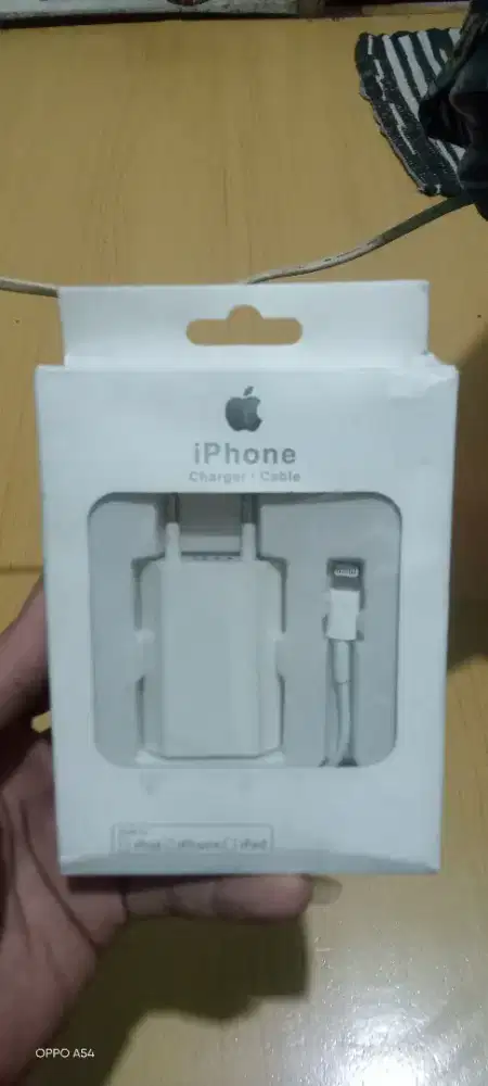 Charger iPhone atau iPad