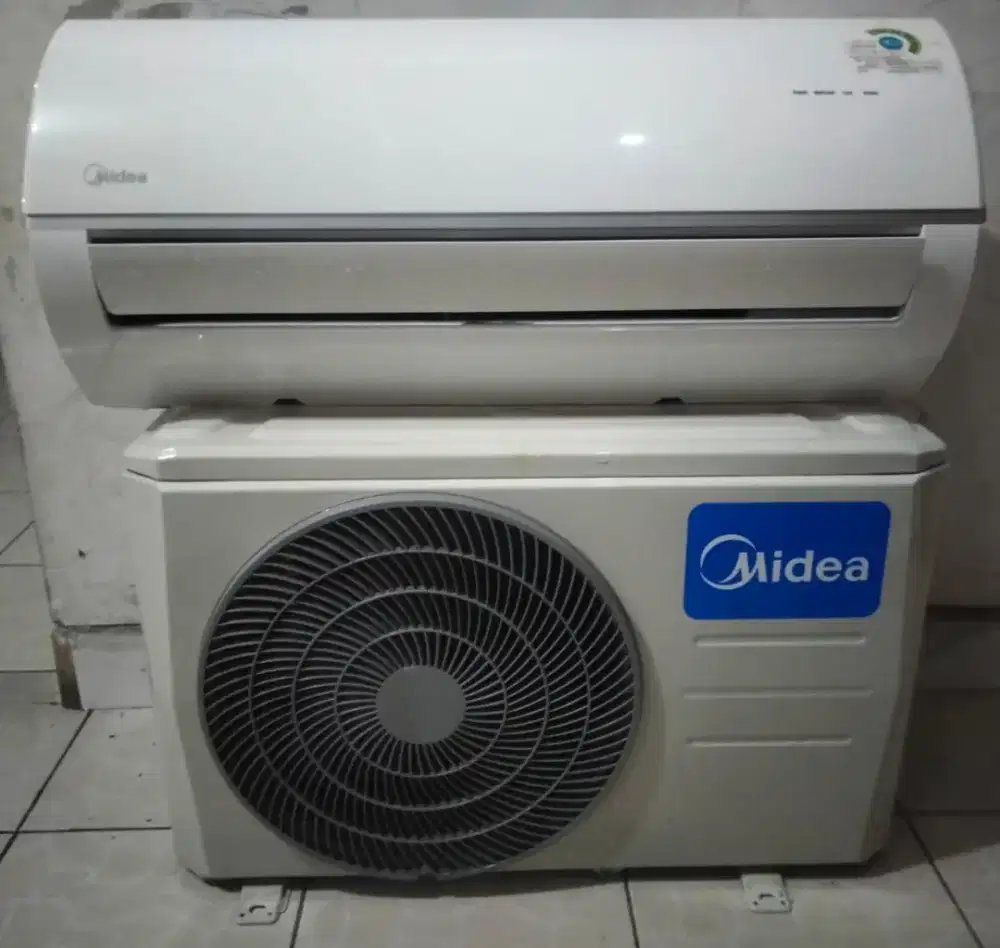 Jual ac midea dan shap 1/2 Pk kondisi kinyis siap pasang