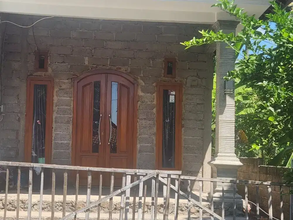 DIJUAL 1 BIDANG TANAH DENGAN TOTAL LUAS 200 M2 BERIKUT BANGUNAN - BULELENG