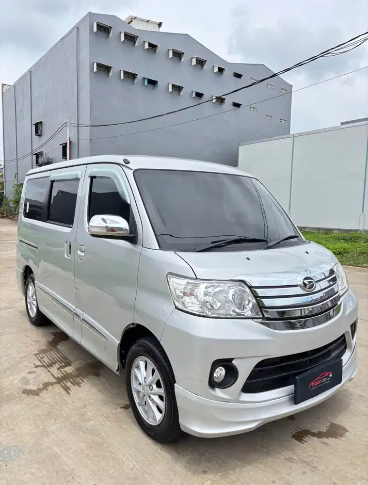 Daihatsu Luxio x matic bekas murah 2021 silver