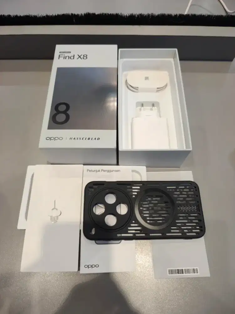 OPPO FIND X8 

RAM 12
ROM 256
LENGKAP MULUS NO MINUS
GARANSI PANJANG