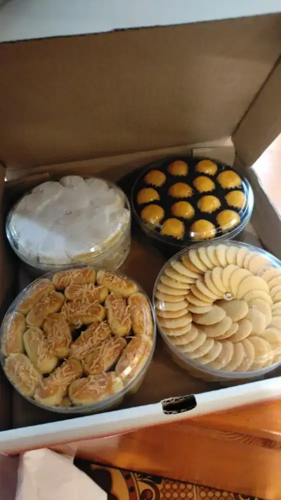 Hampers kue kering isi 4