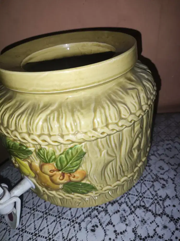 Tempat galon dispenser