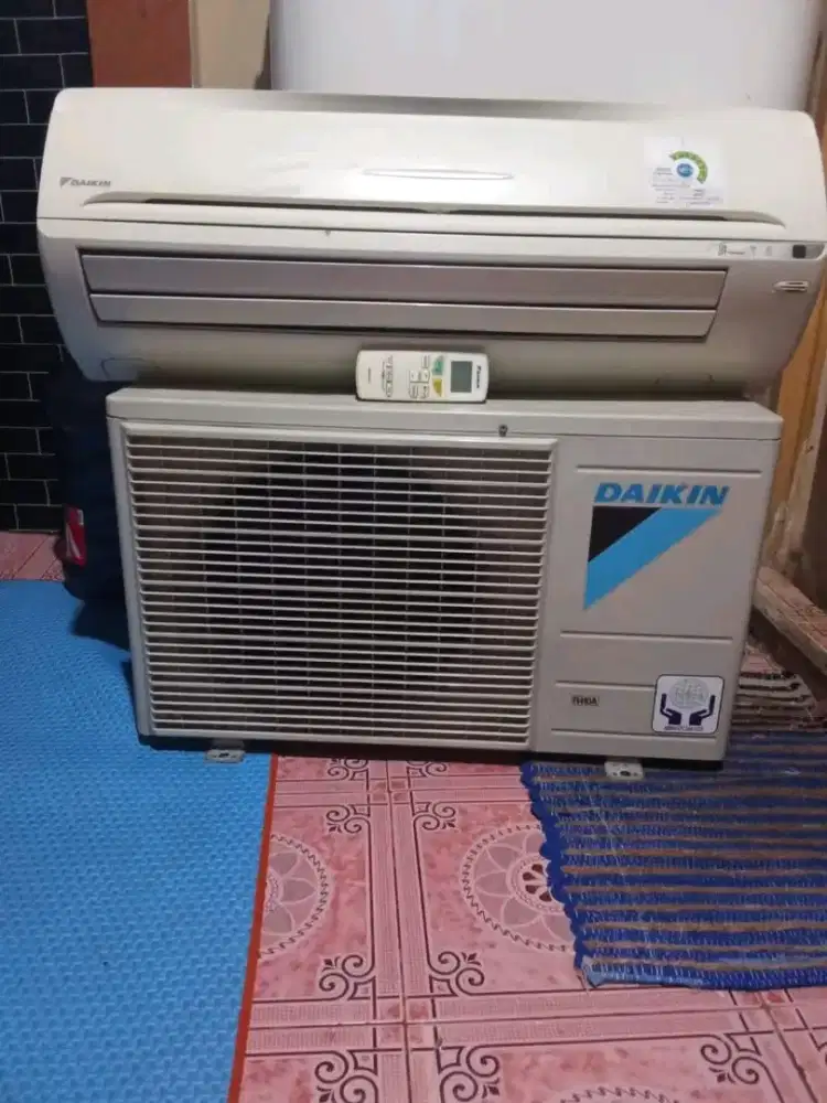 Di jual AC split Daikin Thailand 1/2 pk plus pasang