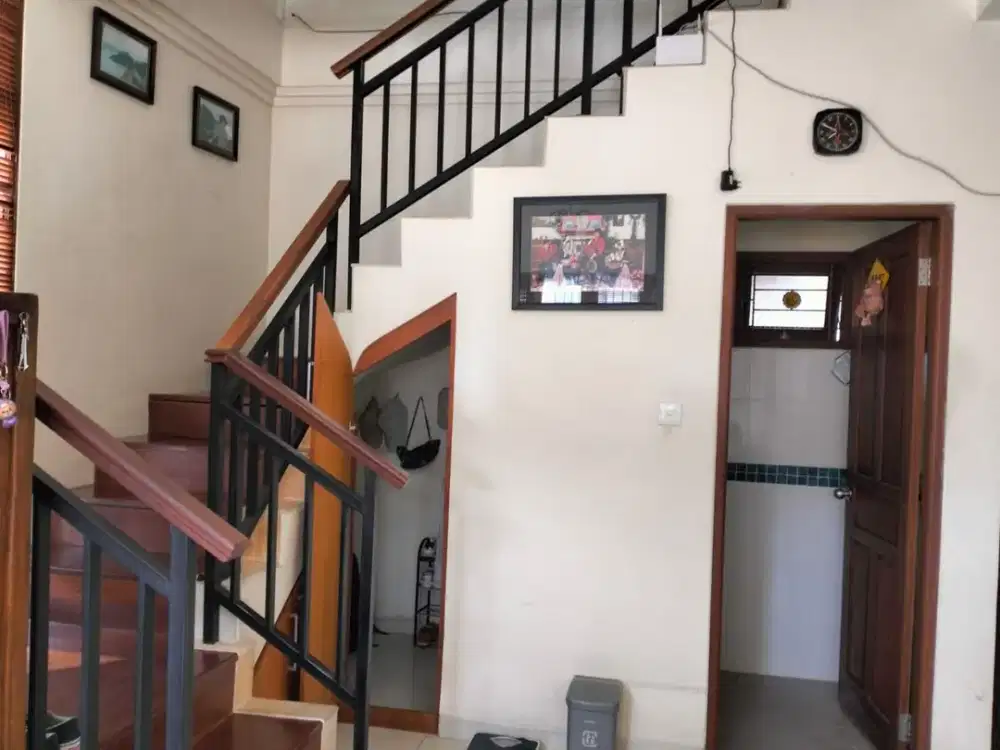 JUAL RUMAHN 2 LANTAI RENON