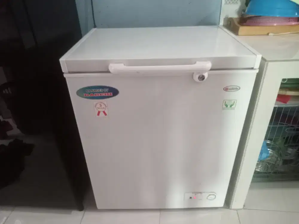 Dijual cepat dan murah, freezer Daiichi
