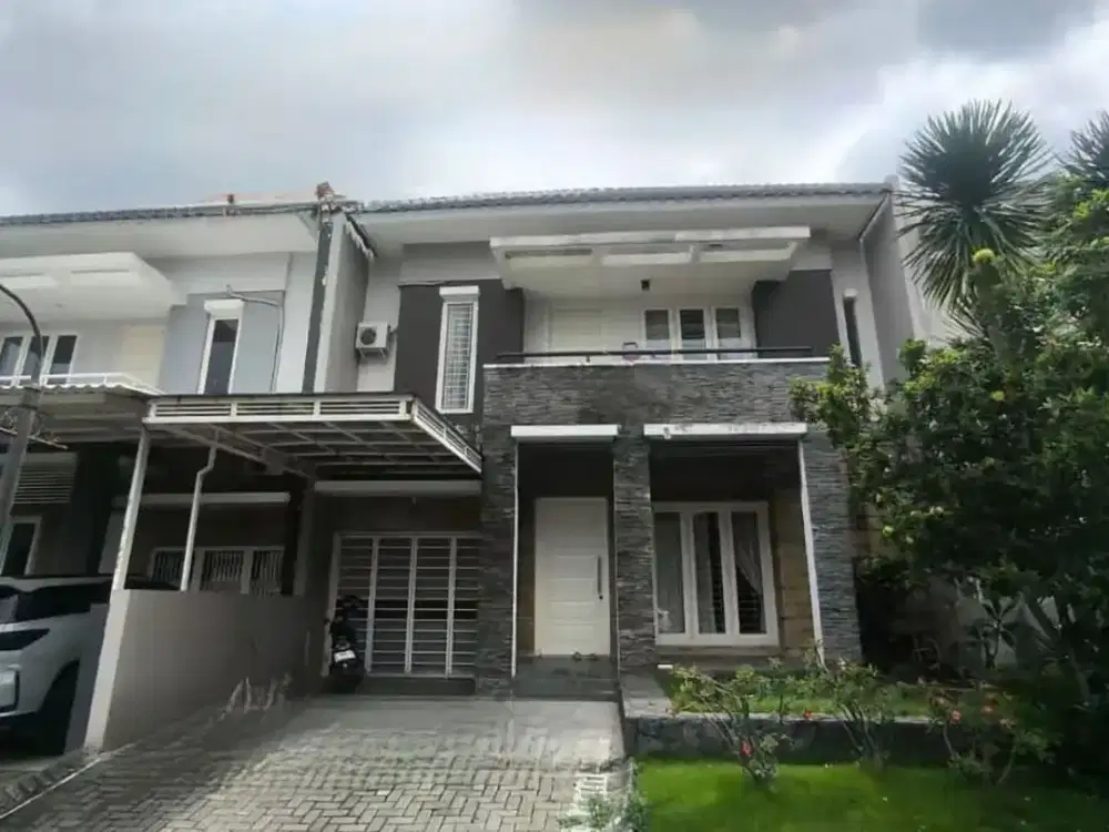 Rumah 2 Lantai Bagus SHM di Citraland Royal Park
