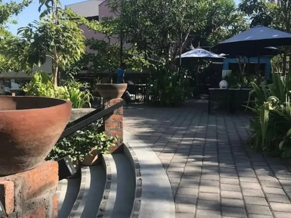 DIJUAL CEPAT! TANAH & BANGUNAN KOMERSIAL DI JALAN UTAMA SILIGITA – NUSA DUA, BALI ( IR / LM )