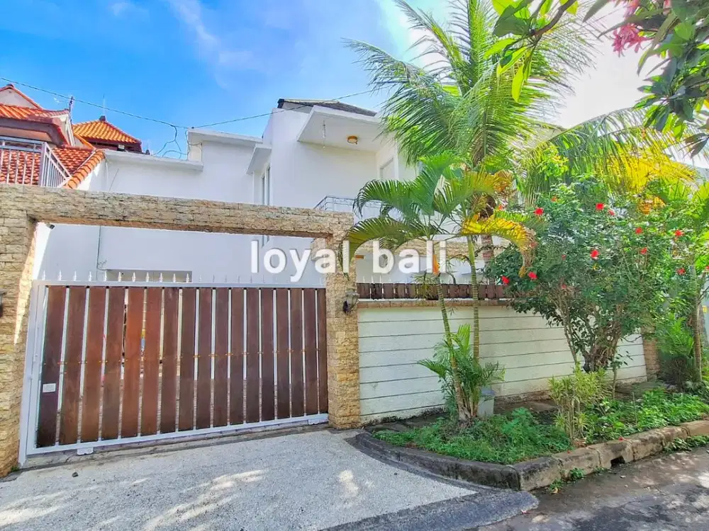 Rumah, Luxury and Modern house with white nuance in Taman Mumbul, Bali