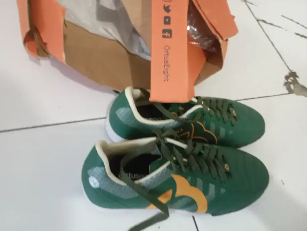 Sepatu futsal ortuseight size 36