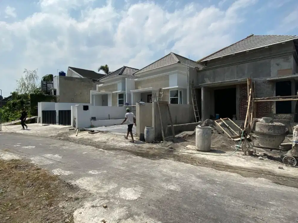 Rumah Modern 3 KT di Kaliurang KM 10 SLeman Carport 2 Mobil Free Pagar Depan