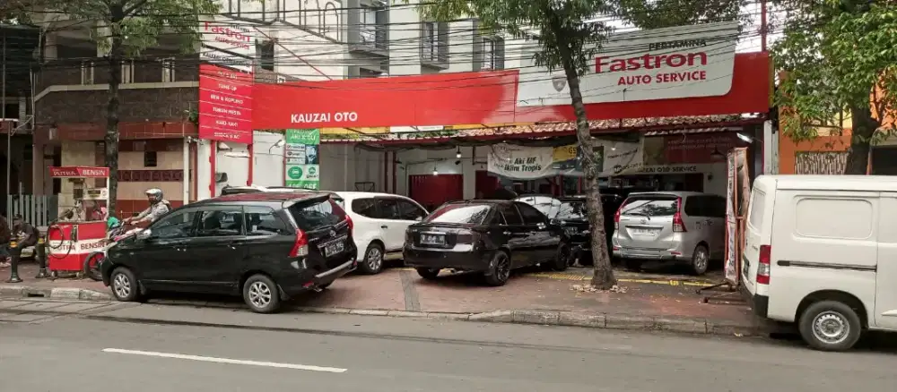 Ruang usaha di jalan rayaercetakan negara jalan ramai