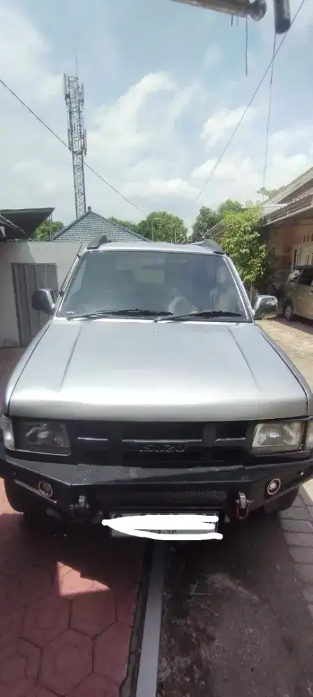 Isuzu Panther Sporty