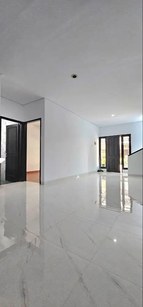 Dijual Rumah dg 2 Carport di Emerald Bintaro Tangsel LR 12253