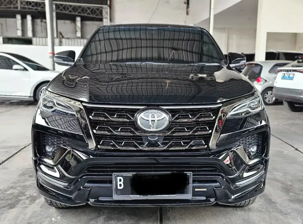 Baru 50rban Km Toyota Fortuner 2.4 GR Sport Diesel AT 2021/2022 Hitam