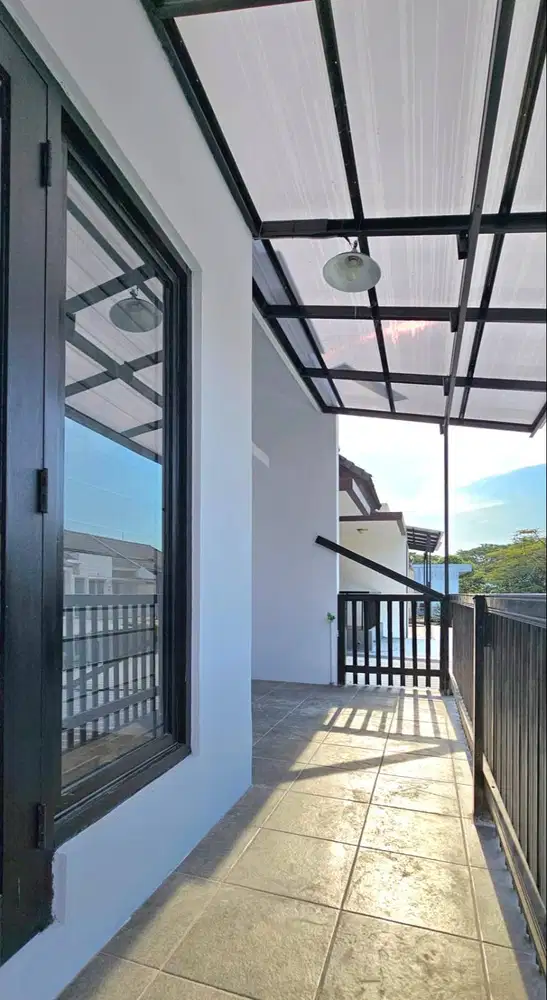 Dijual Rumah dg 2 Carport di Emerald Bintaro Tangsel LR 12253