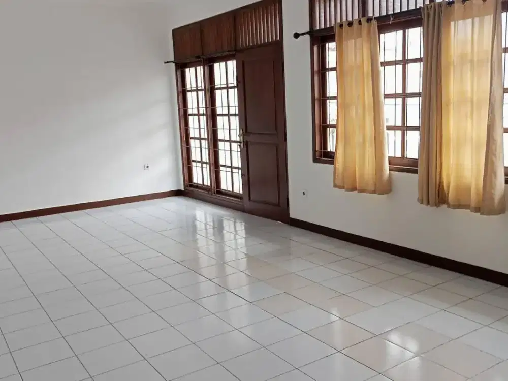 Disewa Rumah rapi dan luas di Kelapa gading,Jakut