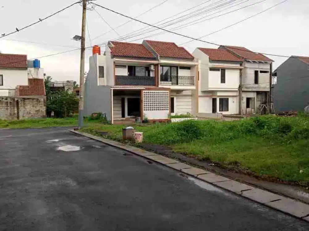 Dijual Rumah 2 Lantai Lingkungan Asri,bebas banjir ,keamanan 24 jam ideal untuk keluarga