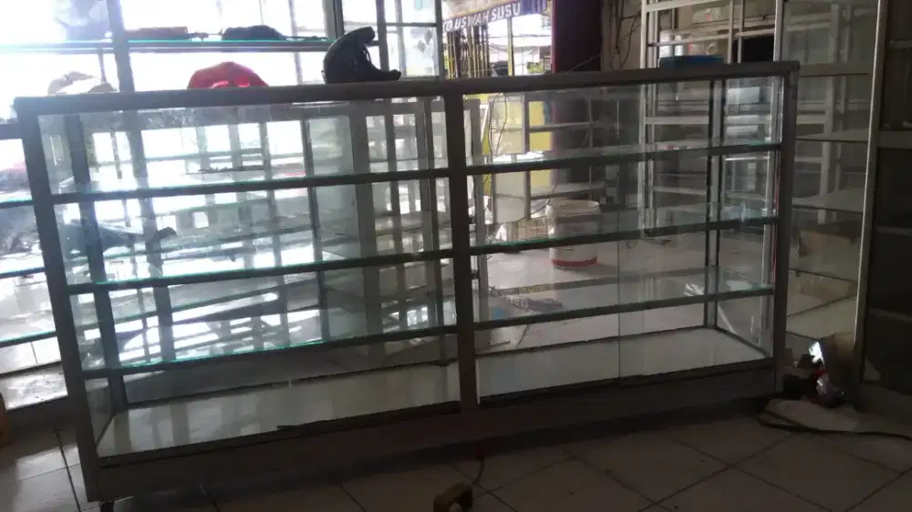 Etalase bekas 2 meter