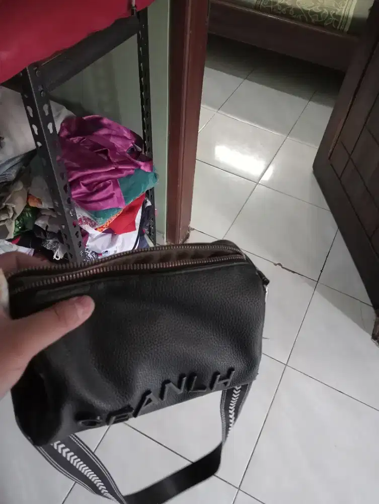 Tas selendang wanita