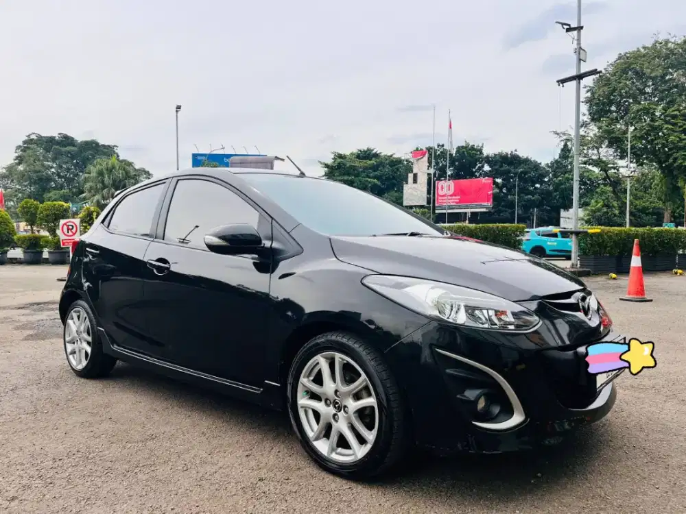 MAZDA 2 R AT 2014/13 TANGAN PERTAMA DARI BARU ISTIMEWAH