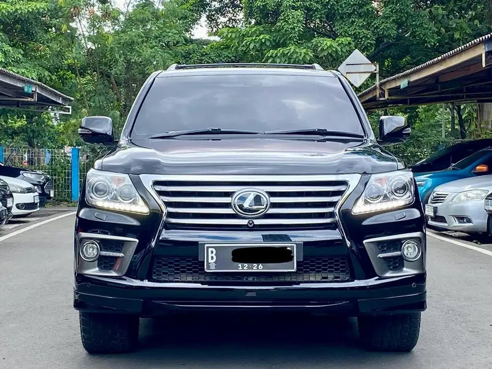 LEXUS LX570 AT HITAM 2014