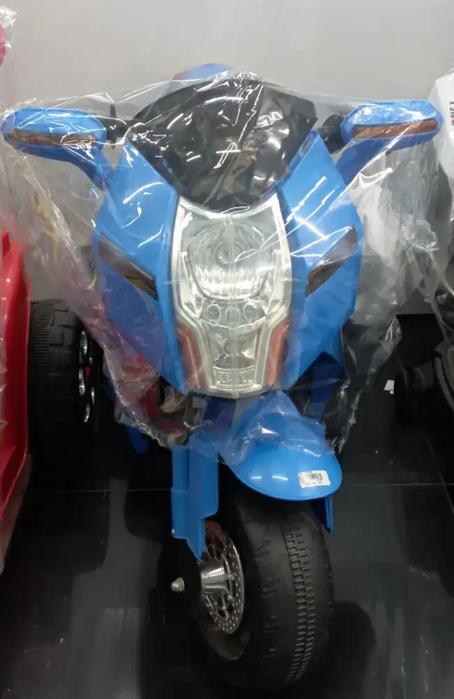Mainan motor aki anak warna biru