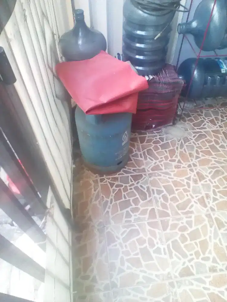 Tabung gas LPG 12 kg biru