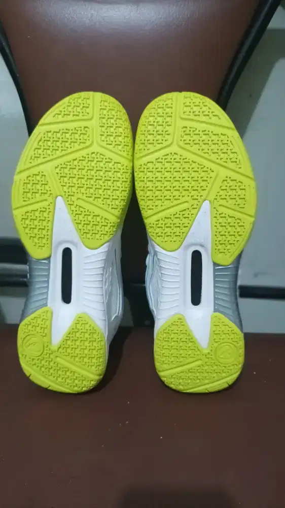 Dijual  sepatu badminton&joging original Kansa