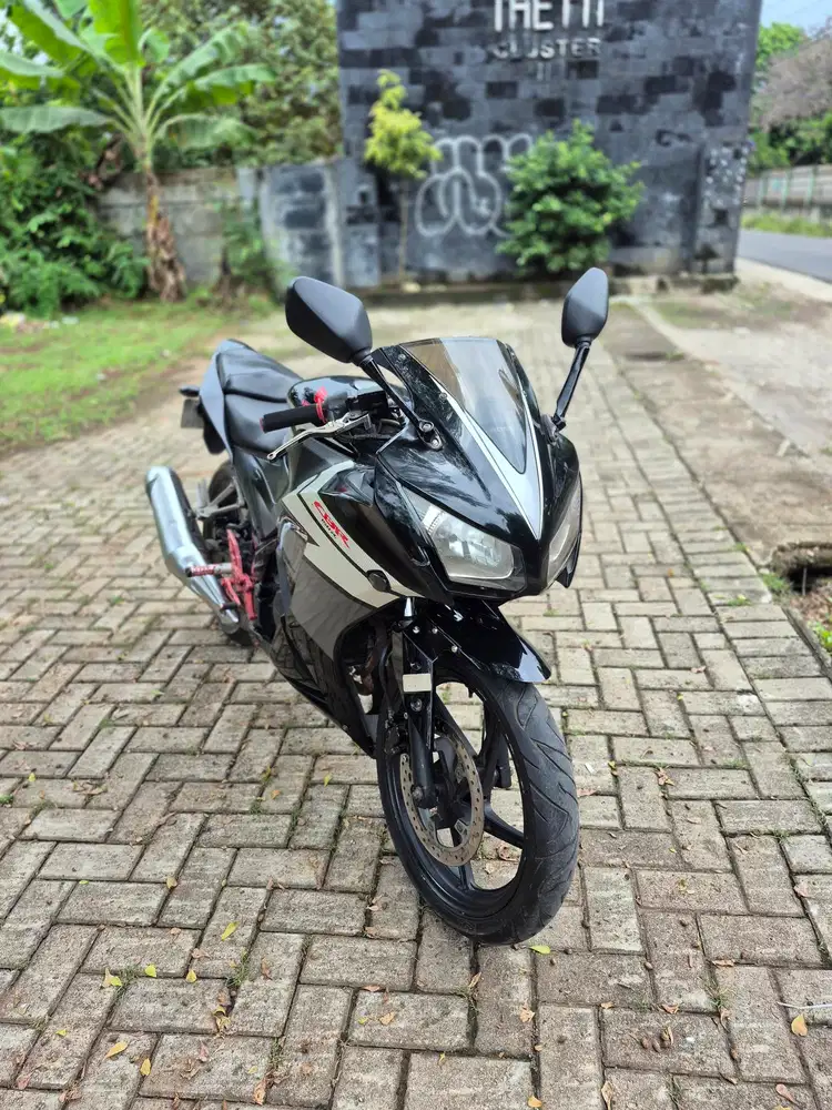 Dijual Honda CBR 150R k45 tahun 2015