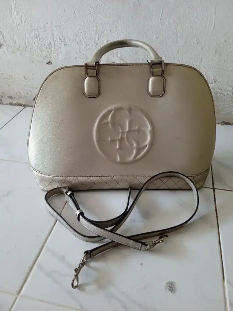 Tas merek guess
