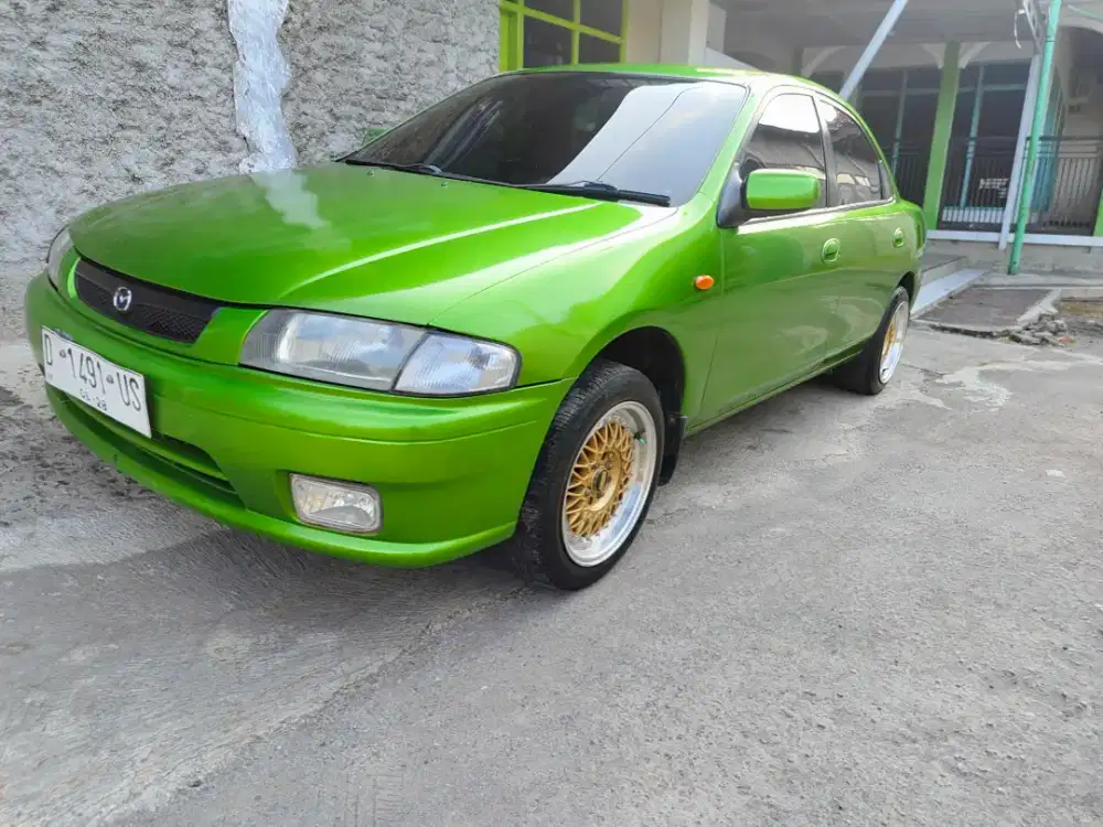 Mazda familia 1998