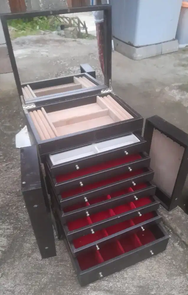 Kotak Perhiasan Susun Mulus Siap Pakai