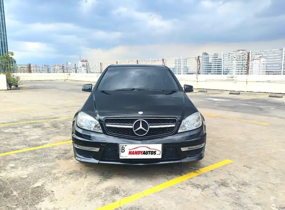 Mercedes Benz C200 Avantgarde Tahun 2010 Automatic Hitam