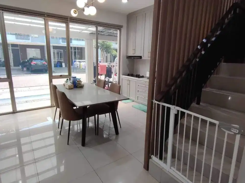 sewa rumah 2 lantai PIK 2 uk 8x10m furnished