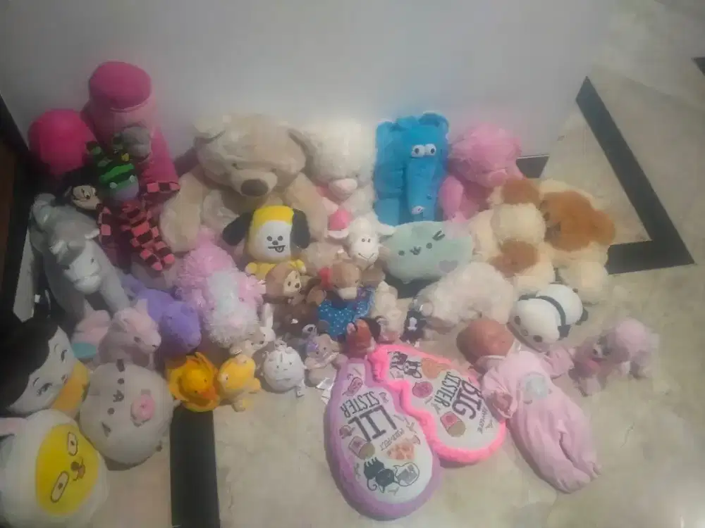 Boneka berbage macem