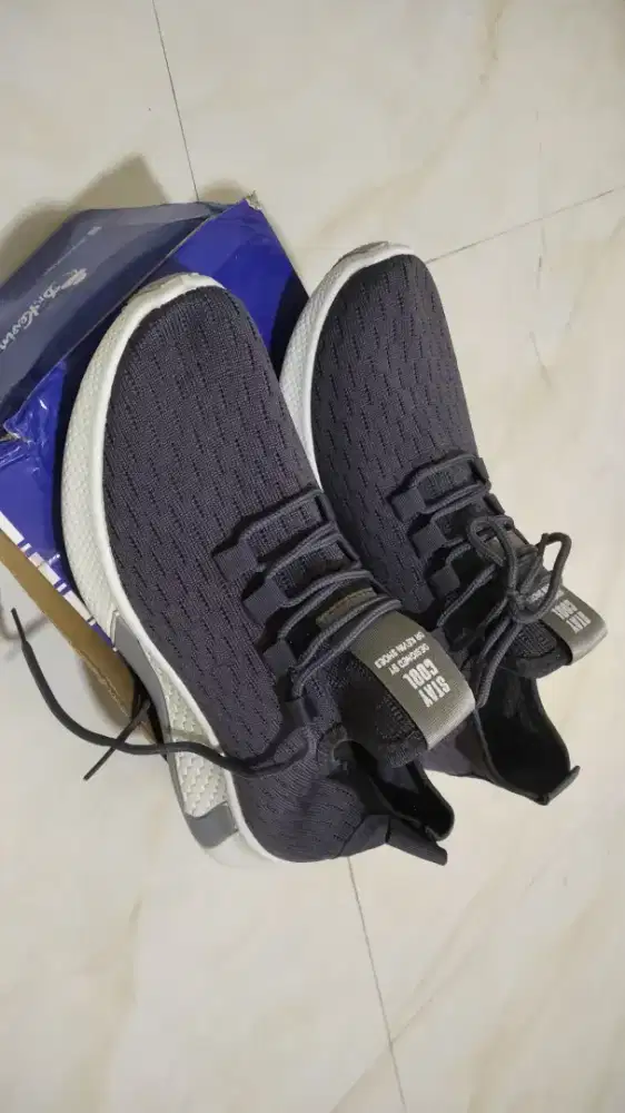 Sepatu Pria Dr Kevin