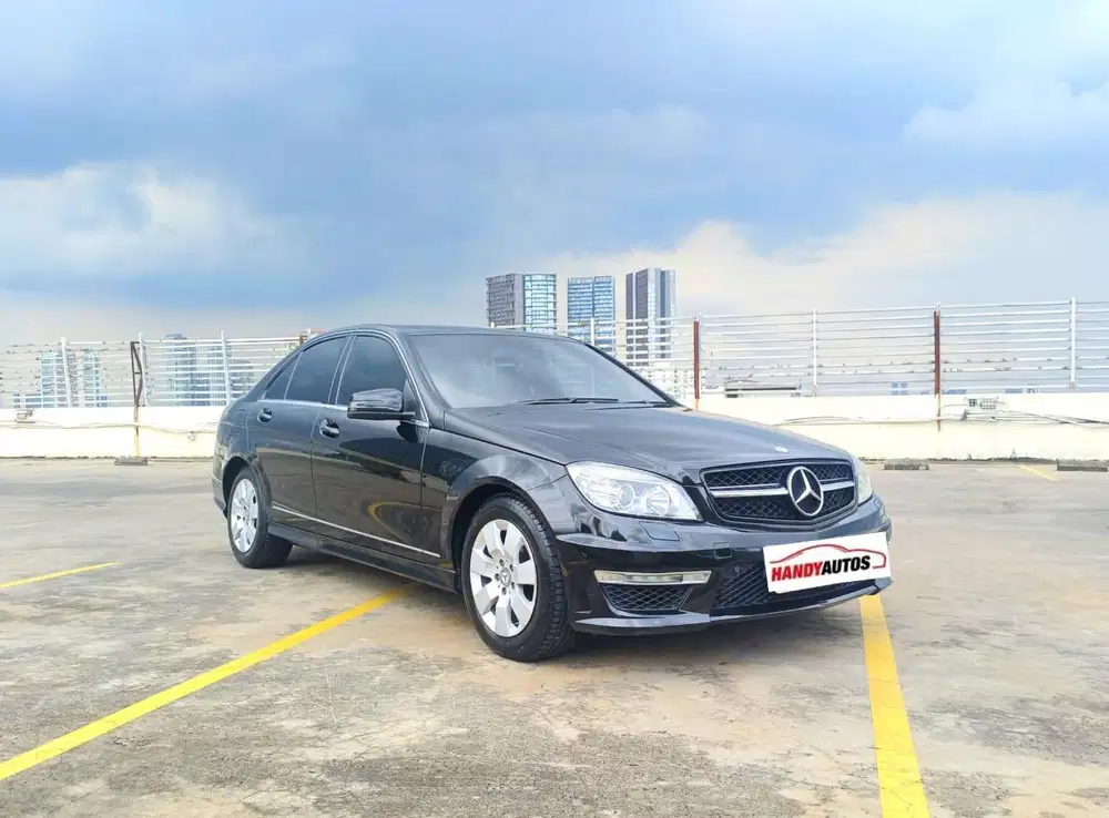Mercedes Benz C200 Avantgarde Tahun 2010 Automatic Hitam